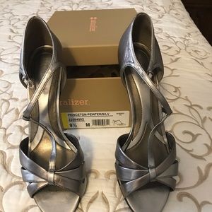 Naturalizer N5 Comfort T-Strap Heeled Sandal